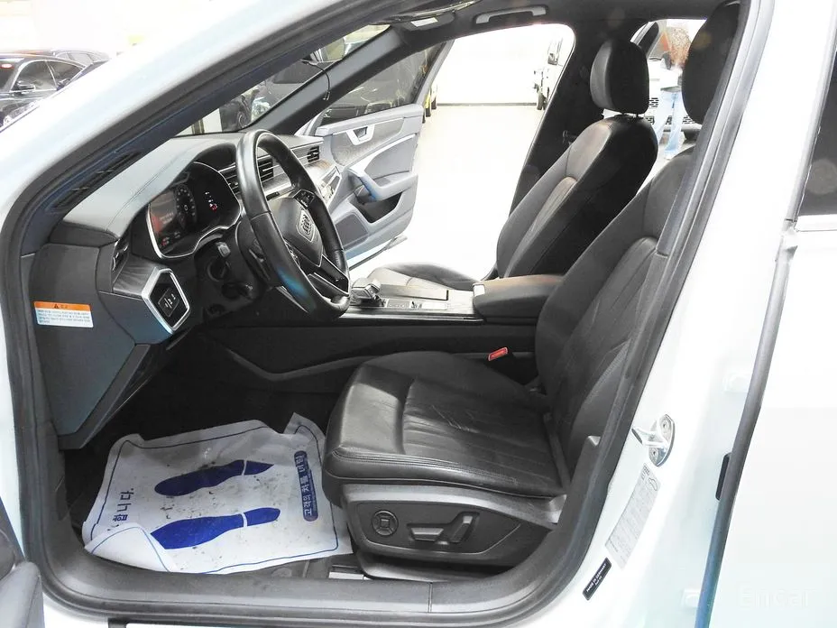 Фото 17 - Audi A6