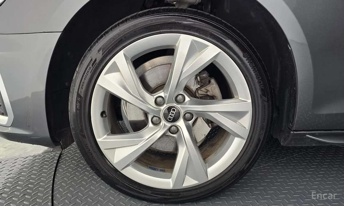 Фото 5 - Audi A4