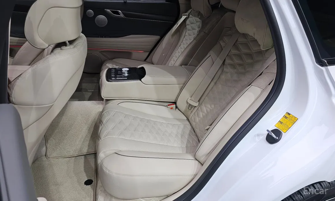 Фото 12 - Genesis G80