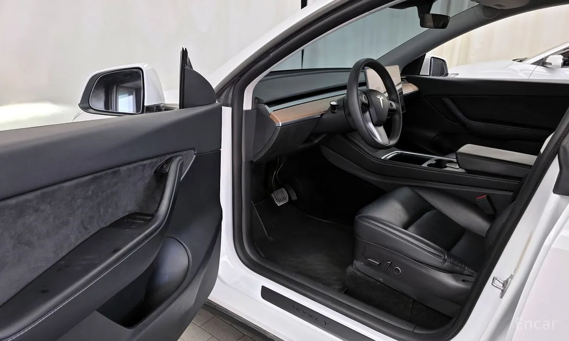 Фото 10 - Tesla Model Y