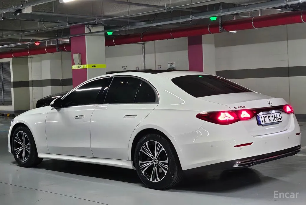 Фото 5 - Mercedes-Benz E-Class