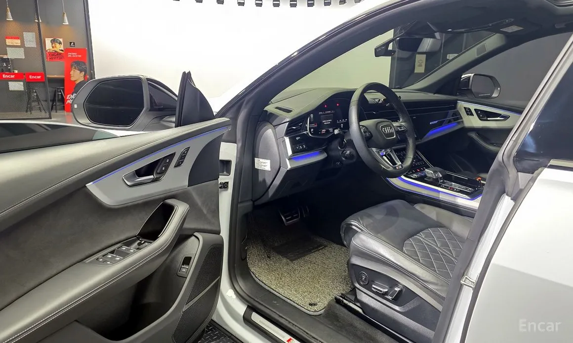 Фото 10 - Audi Q8