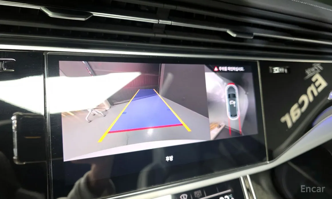 Фото 15 - Audi Q8