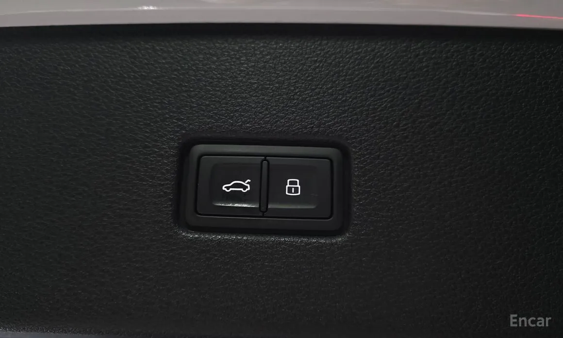 Фото 19 - Audi Q8