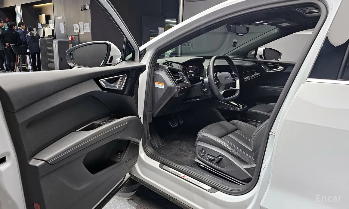 Фото 10 - Audi Q4 e-tron