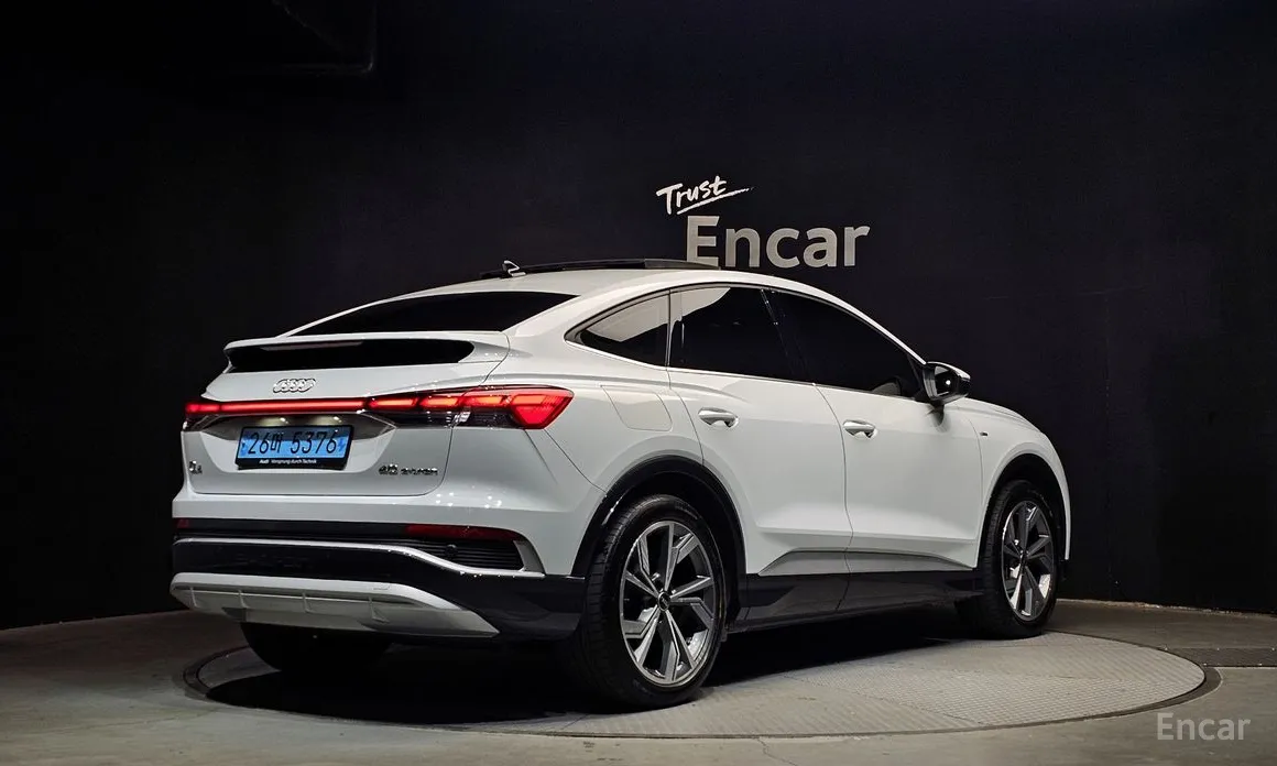 Фото 2 - Audi Q4 e-tron