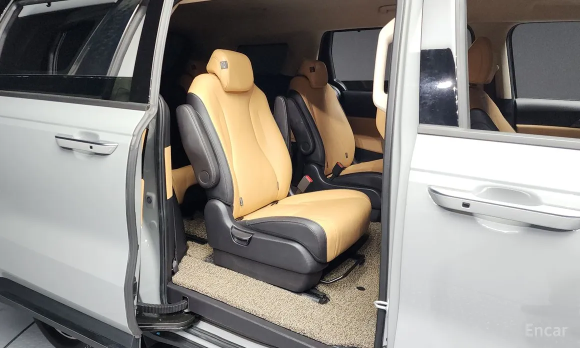 Фото 12 - Kia Carnival