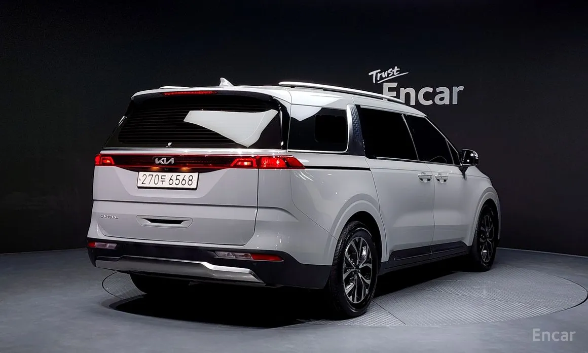 Фото 2 - Kia Carnival