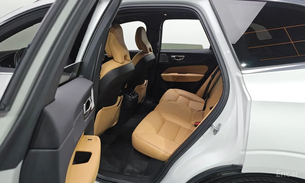 Фото 11 - Volvo XC60