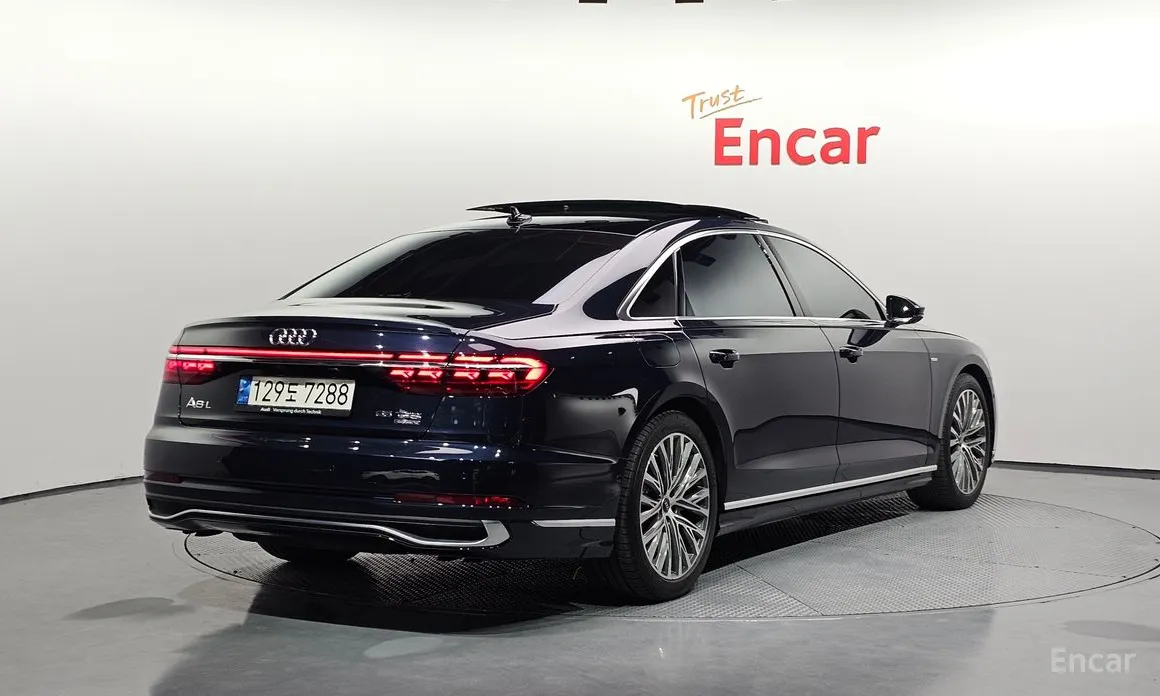 Фото 2 - Audi A8