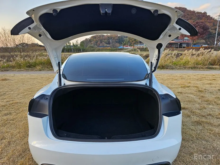 Фото 18 - Tesla Model 3