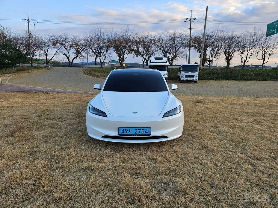 Фото 2 - Tesla Model 3