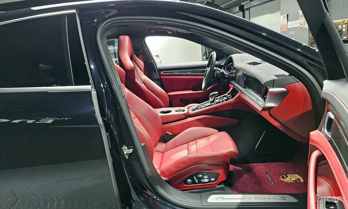 Фото 10 - Porsche Panamera