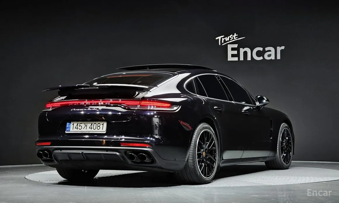 Фото 2 - Porsche Panamera