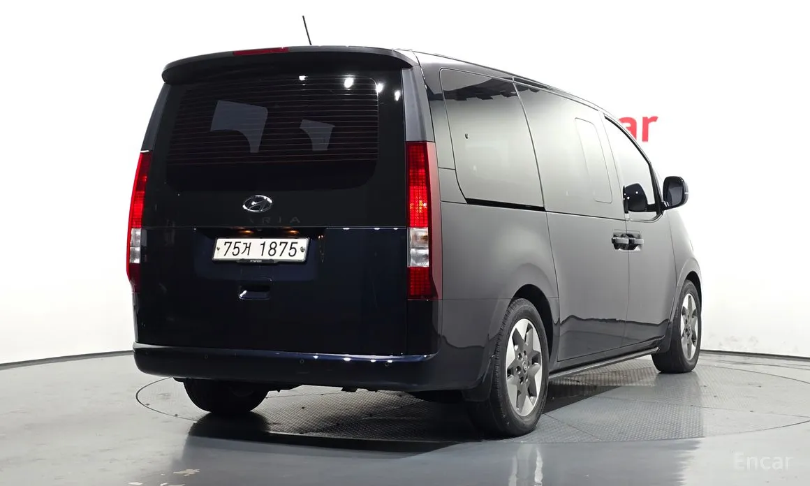 Фото 2 - Hyundai Staria