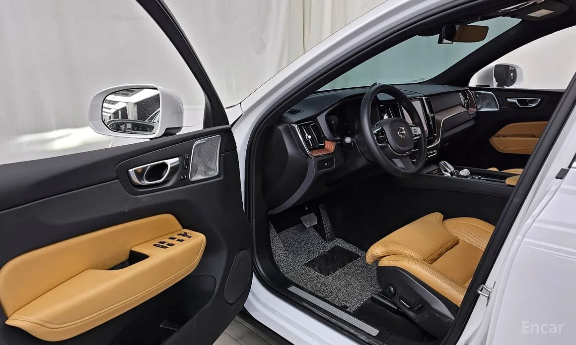 Фото 10 - Volvo XC60