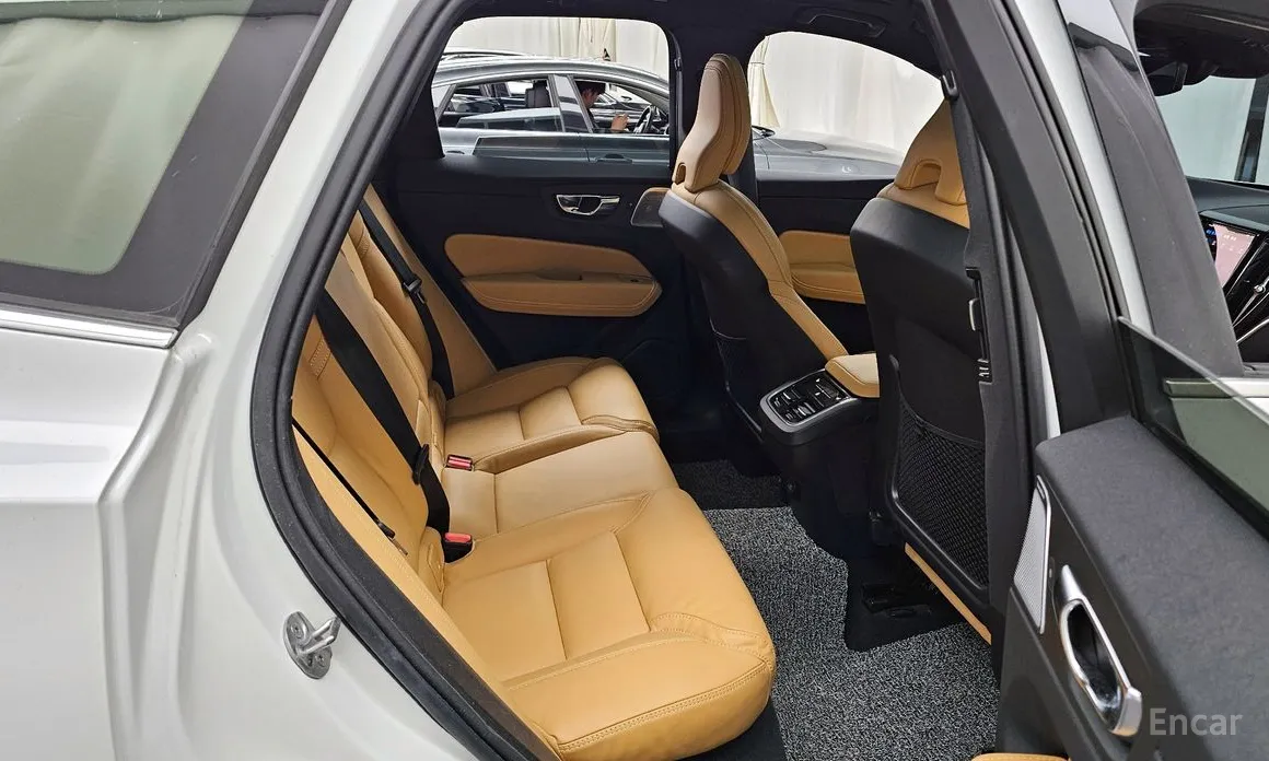 Фото 12 - Volvo XC60