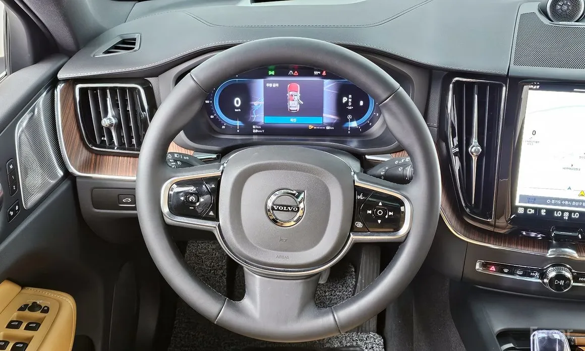 Фото 13 - Volvo XC60