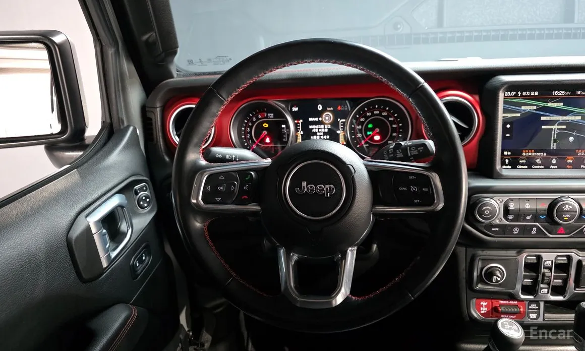 Фото 13 - Jeep Wrangler