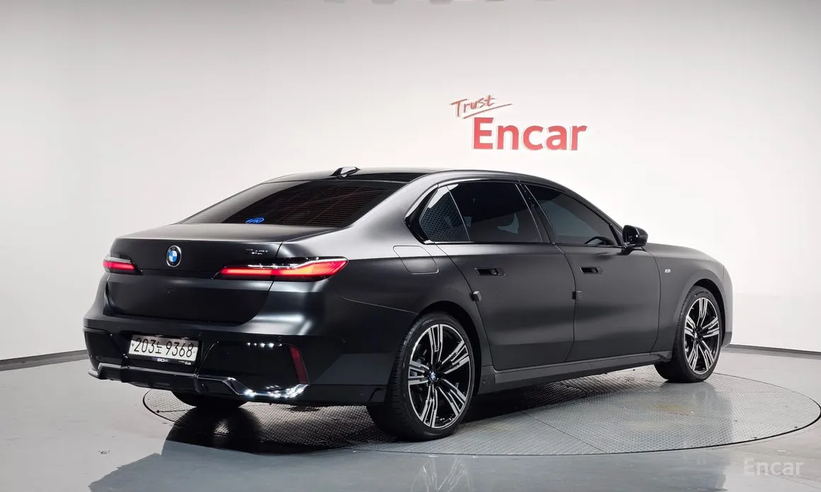 Фото 2 - BMW 7 Series