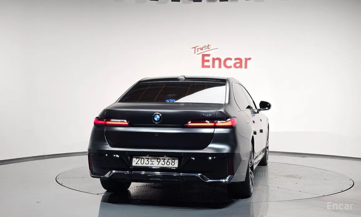 Фото 4 - BMW 7 Series