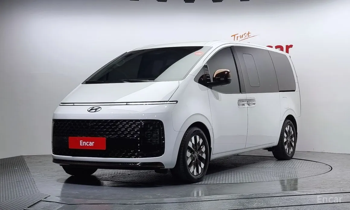 Фото 1 - Hyundai Staria