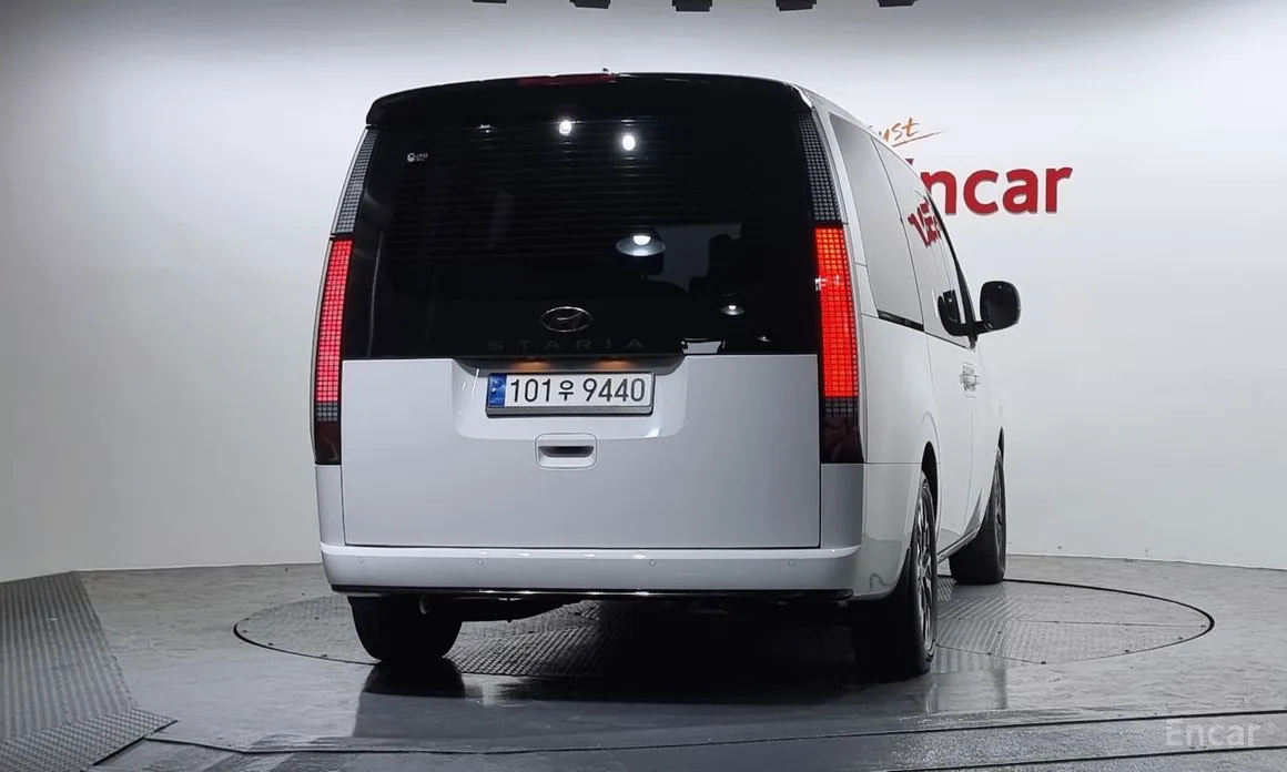 Фото 4 - Hyundai Staria