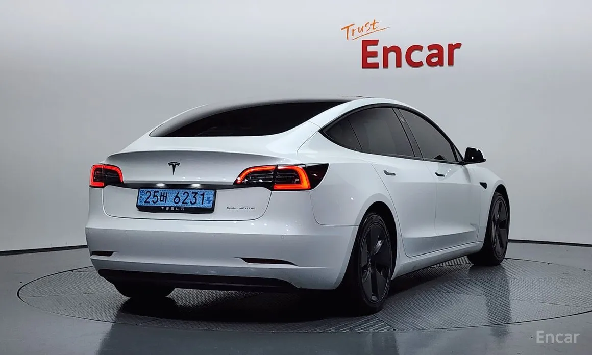 Фото 2 - Tesla Model 3