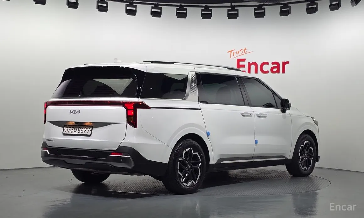 Фото 2 - Kia Carnival