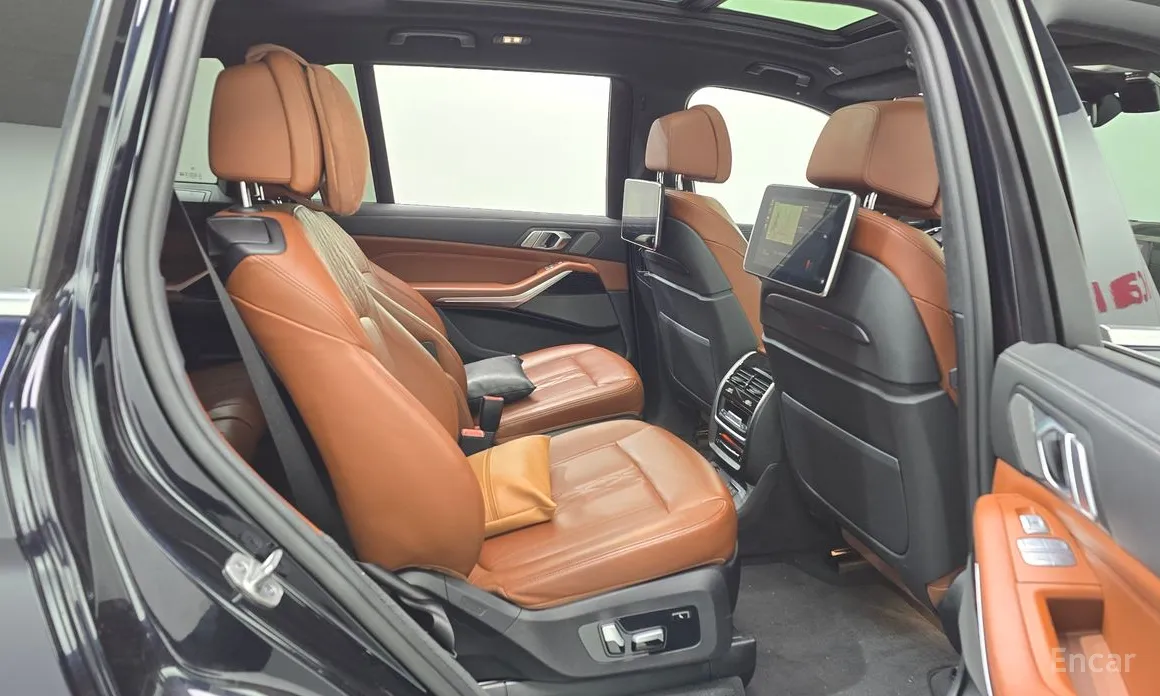 Фото 12 - BMW X7