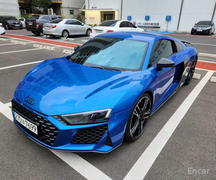 Фото 2 - Audi R8