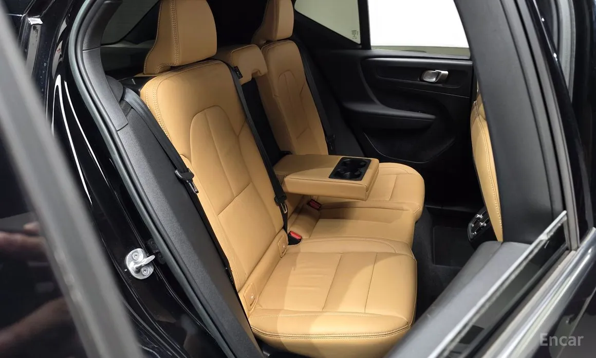 Фото 11 - Volvo XC40