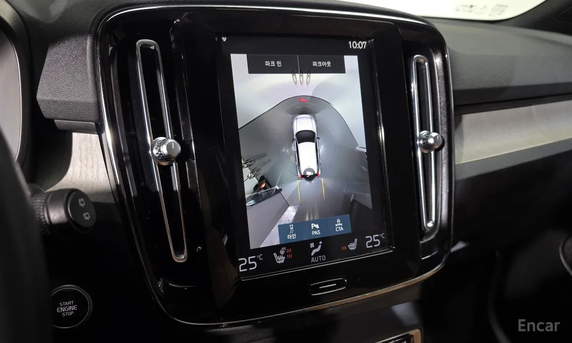 Фото 15 - Volvo XC40