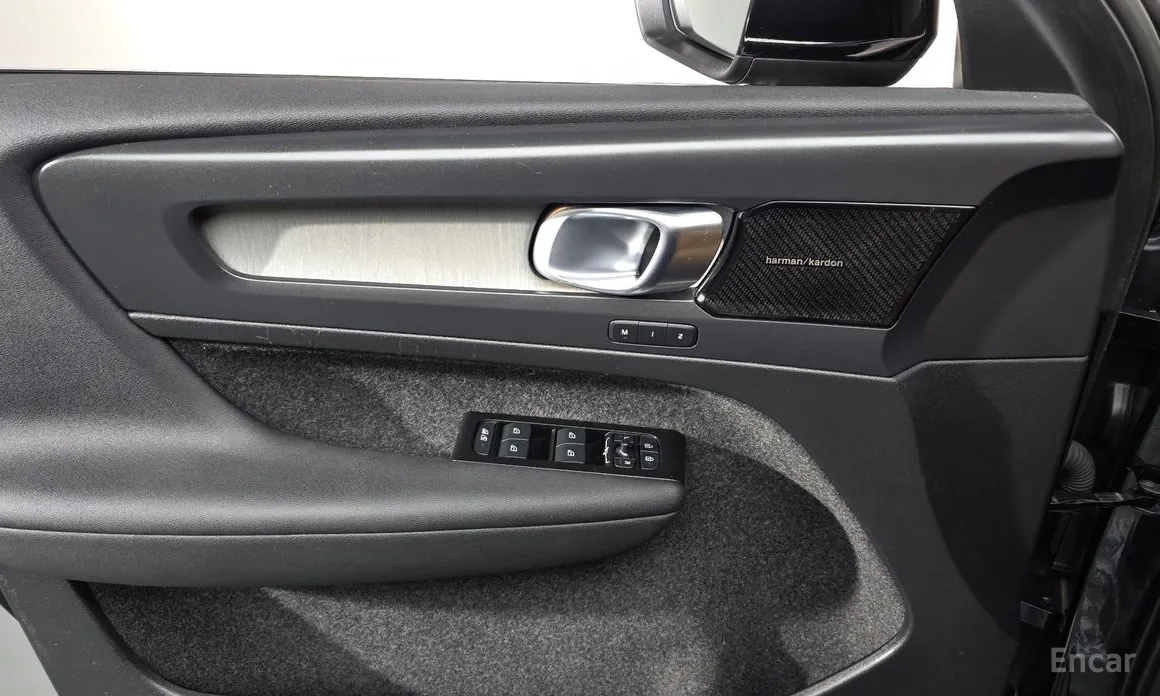 Фото 17 - Volvo XC40