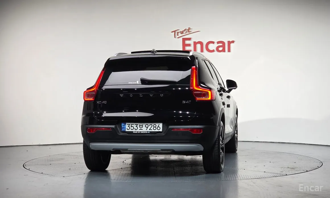 Фото 4 - Volvo XC40