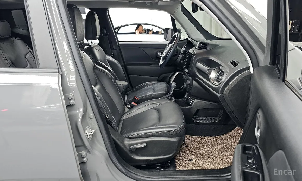 Фото 11 - Jeep Renegade