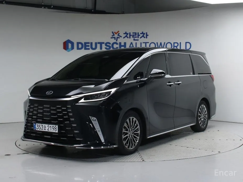 Фото 1 - Lexus LM