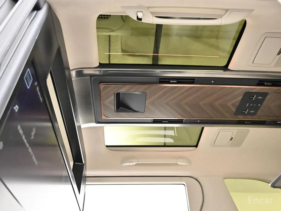 Фото 19 - Lexus LM