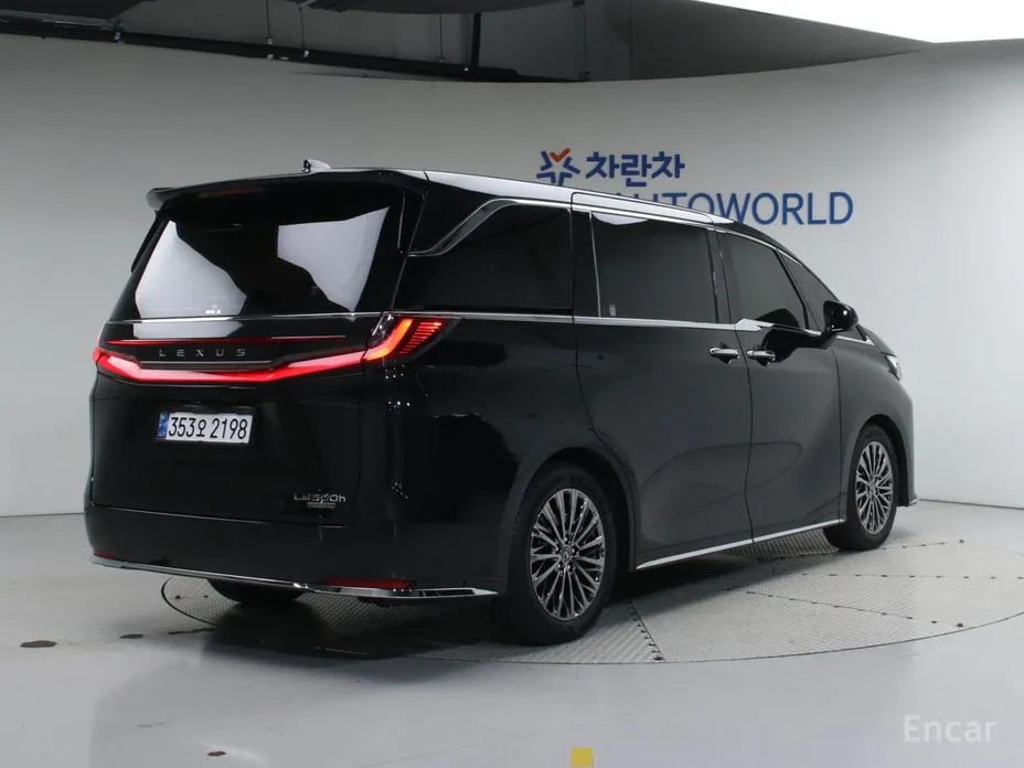 Фото 2 - Lexus LM