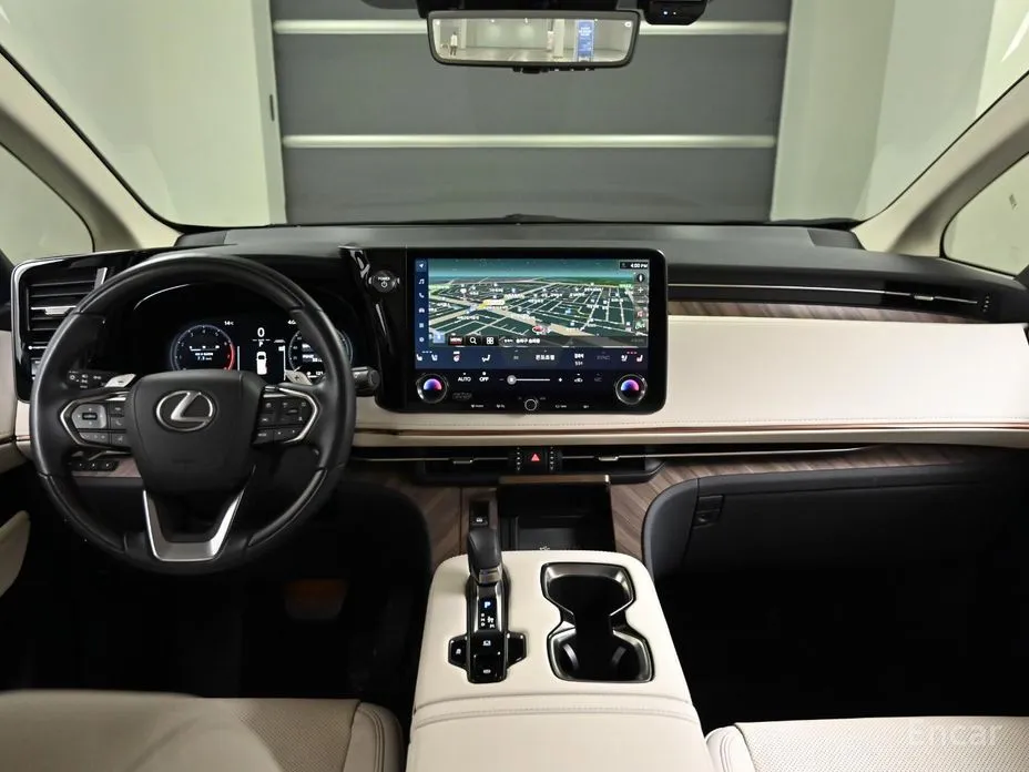 Фото 7 - Lexus LM