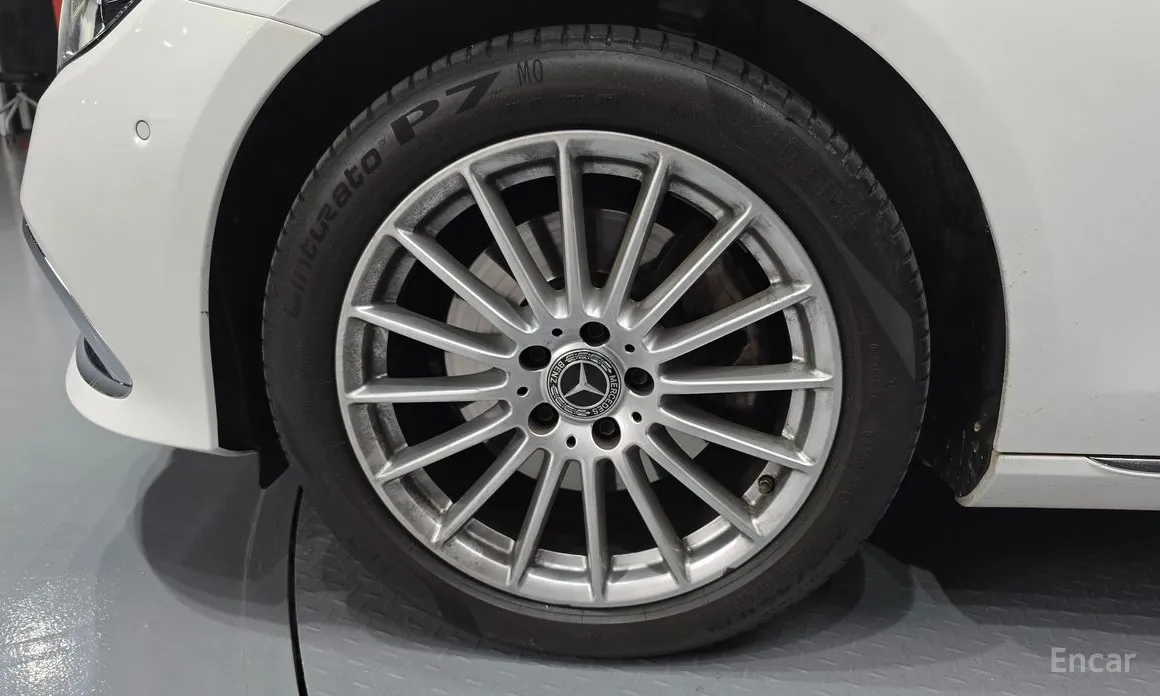 Фото 5 - Mercedes-Benz E-Class