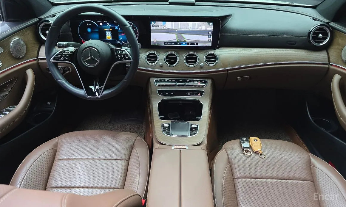 Фото 7 - Mercedes-Benz E-Class