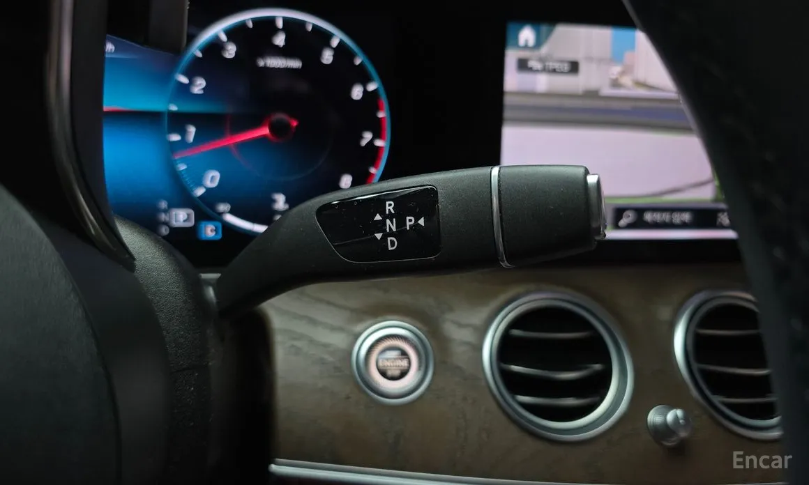 Фото 9 - Mercedes-Benz E-Class