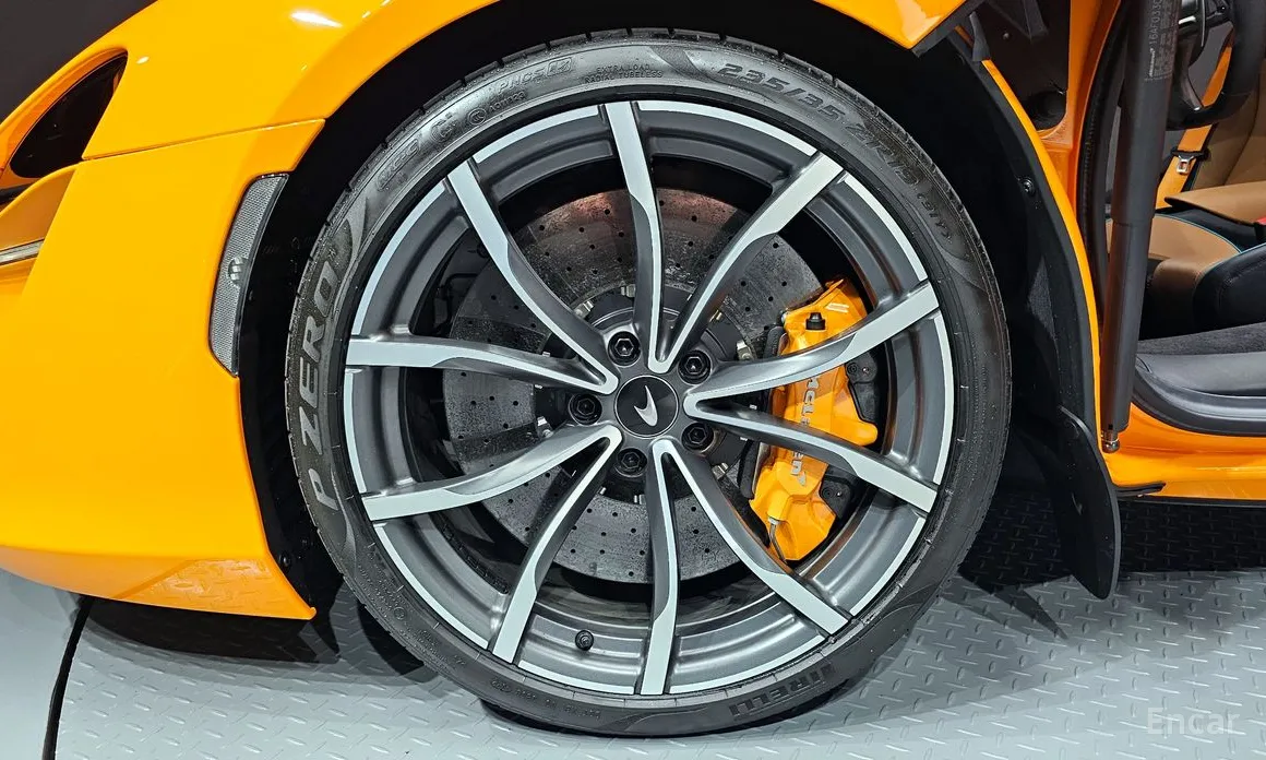 Фото 5 - McLaren Artura