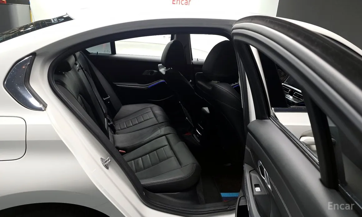 Photo 12 - BMW 3 Series