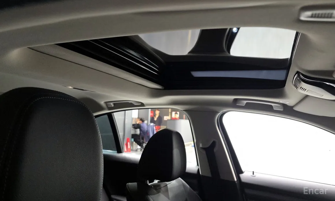 Photo 18 - BMW 3 Series