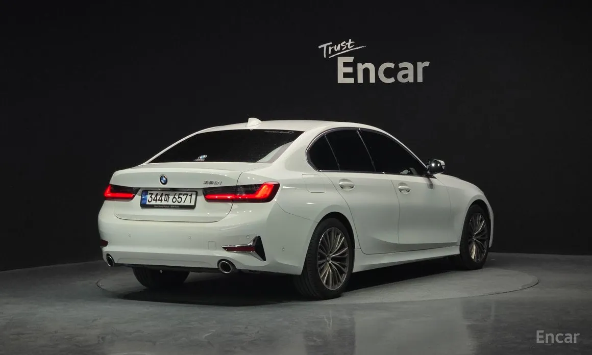 Photo 2 - BMW 3 Series