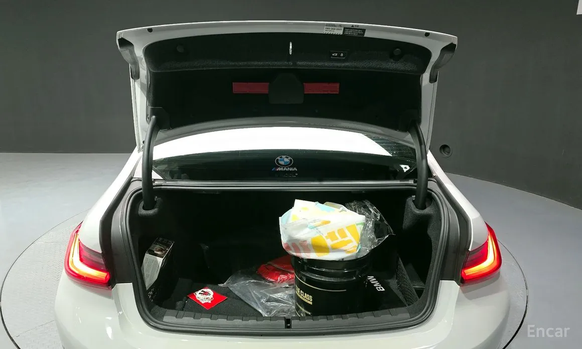 Photo 20 - BMW 3 Series