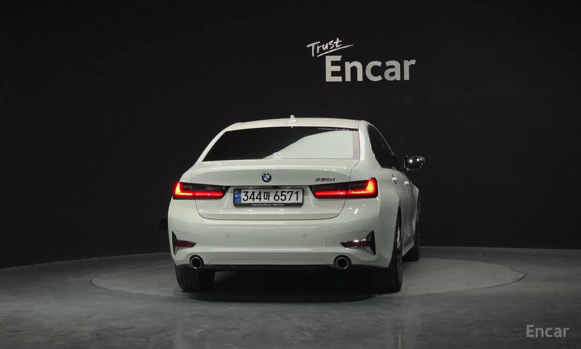 Photo 4 - BMW 3 Series