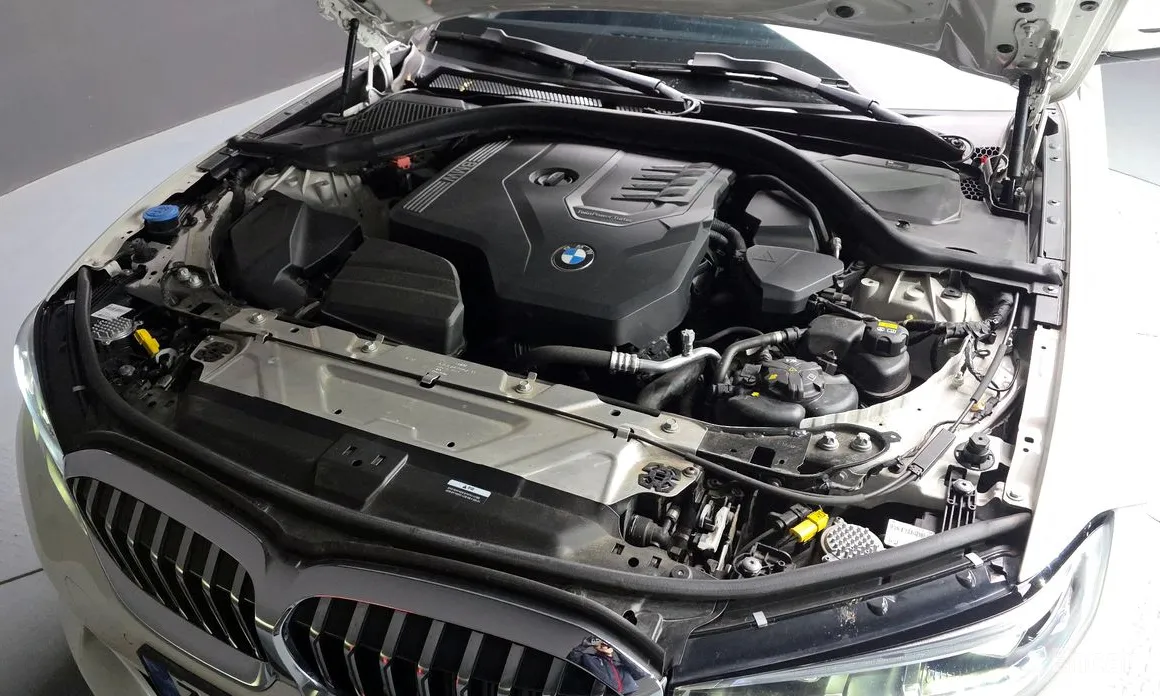 Photo 6 - BMW 3 Series